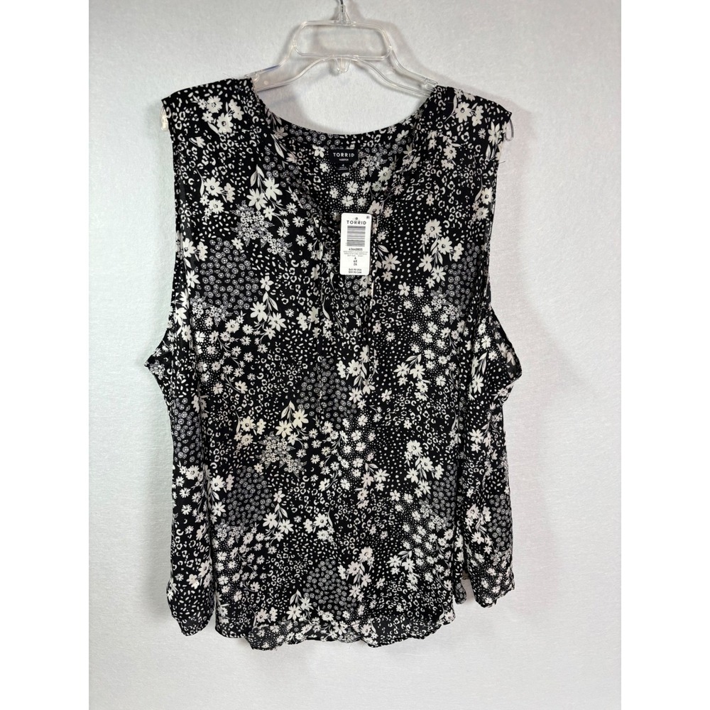 Torrid Harper Georgette Tank Top Womens 4X NWT Black White Floral Lace Up Blouse